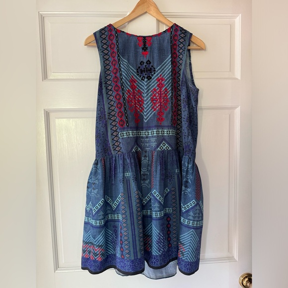 Lightweight Summer Dress with Zip Back and Light Embroidered Detail - Picture 4 of 5